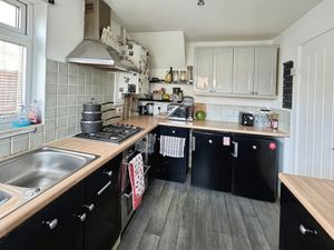 Kitchen- click for photo gallery